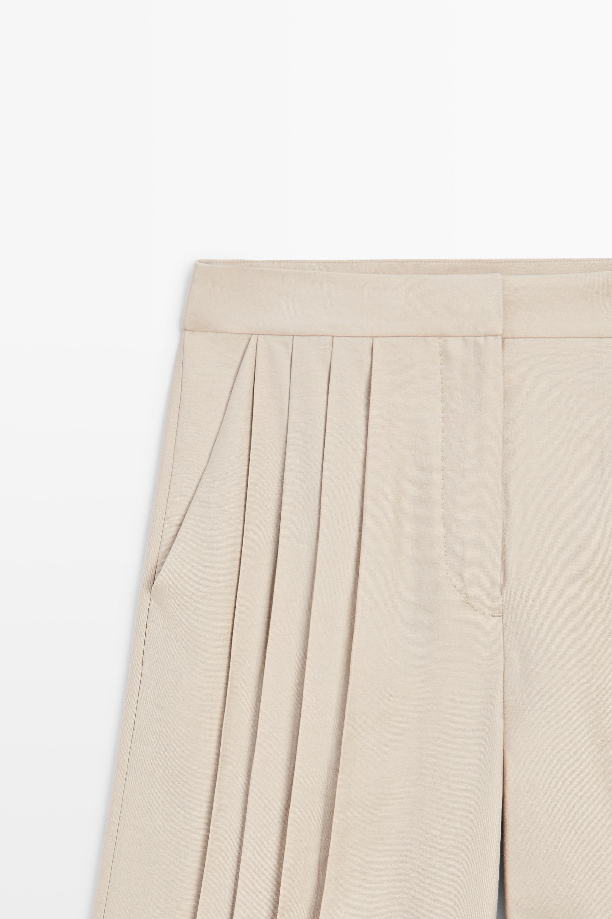 Flowing pleated Bermuda shorts - STUDIO